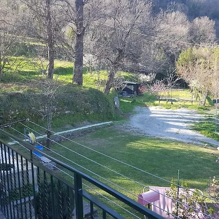 Vakantiehuis Casa Lavezola Con Giardino Leivi