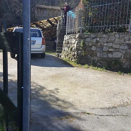 Vakantiehuis Casa Lavezola Con Giardino