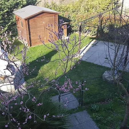 Semesterbostad Casa Lavezola Con Giardino *