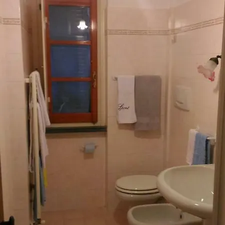 Semesterbostad Casa Lavezola Con Giardino Leivi